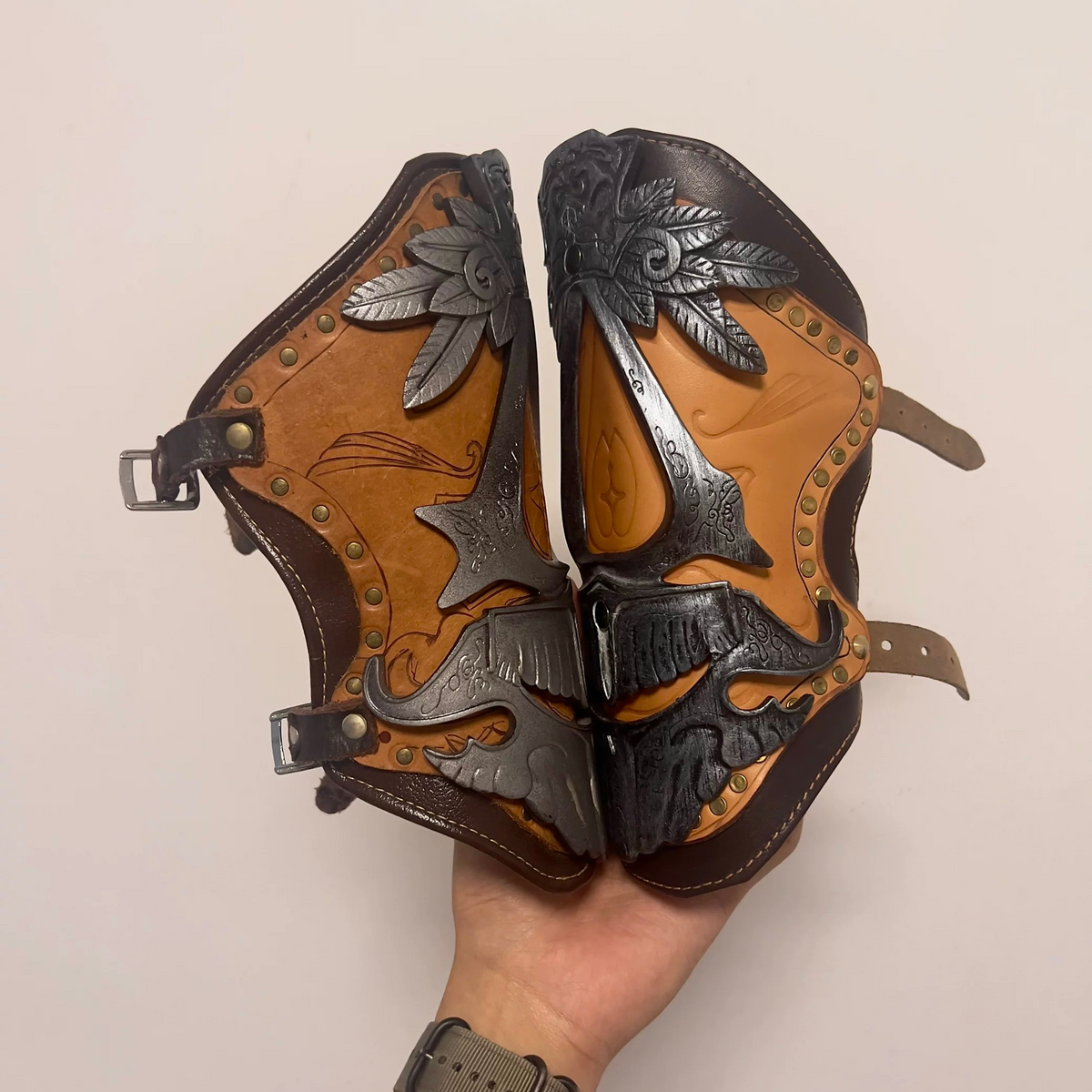 Realhiddenblade Ezio Bracer Arm Guard - Cosplay Accessory - cosplay prop