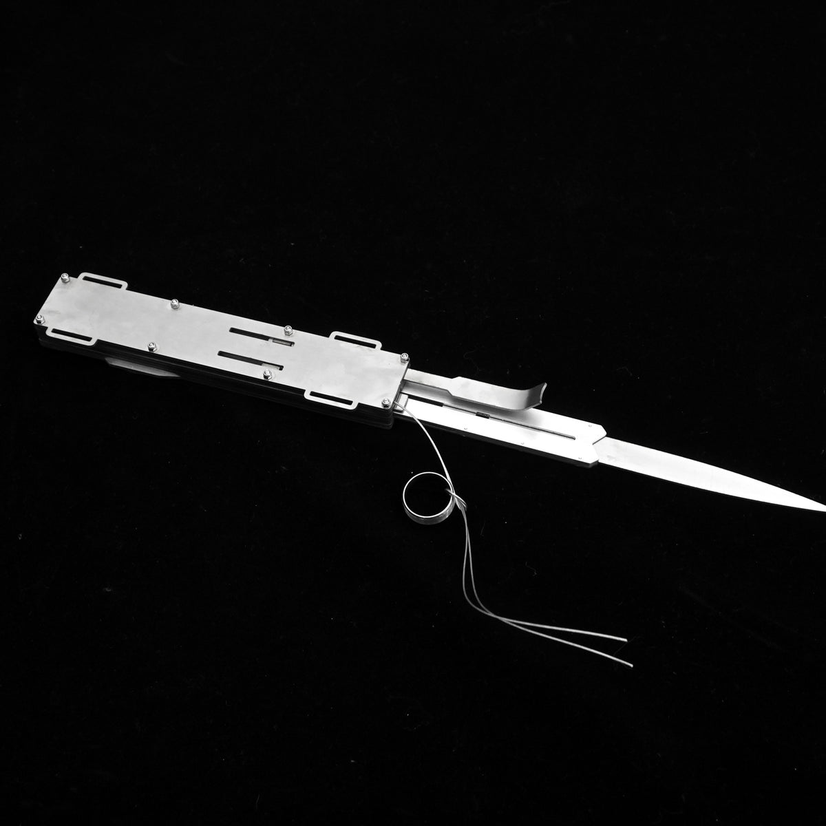 Realhiddenblade Ezio Hidden Blade - Metal Cosplay Replica - cosplay prop